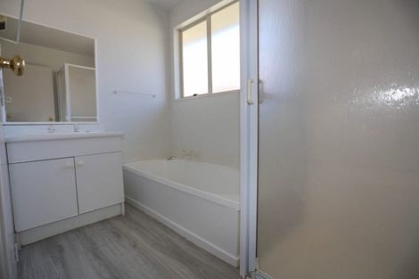 Photo of property in 4/2 Broadbent Street, Riccarton, Christchurch, 8041