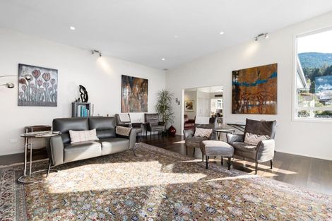 Photo of property in 9 Matakauri Place, Fernhill, Queenstown, 9300