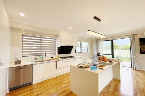 Photo of property in 324a Royal Road, Massey, Auckland, 0614