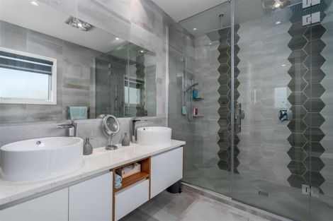 Photo of property in 12 Walter Ruddock Avenue, Kumeu, 0810