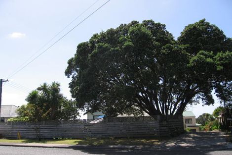 Photo of property in 2/39 Birkdale Road, Birkdale, Auckland, 0626