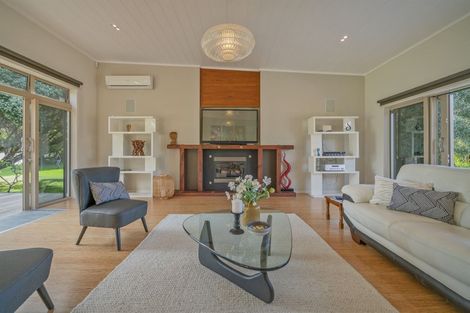 Photo of property in 16 Robinson Road, Whitianga, 3510