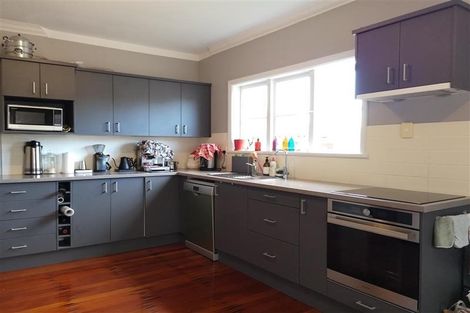 Photo of property in 19 Koromiko Street, New Lynn, Auckland, 0600