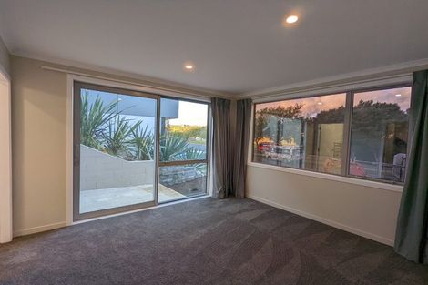 Photo of property in 44 Albatross Close, Whitby, Porirua, 5024