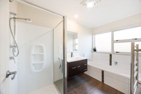 Photo of property in 9 Lorenzo Place, Kelvin Grove, Palmerston North, 4414