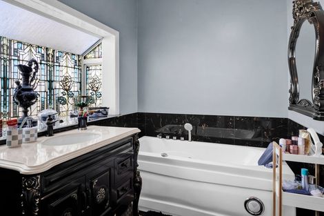 Photo of property in 24 Castle Street, Eltham, 4322