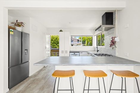 Photo of property in 1/92 Saddleback Rise, Murrays Bay, Auckland, 0630