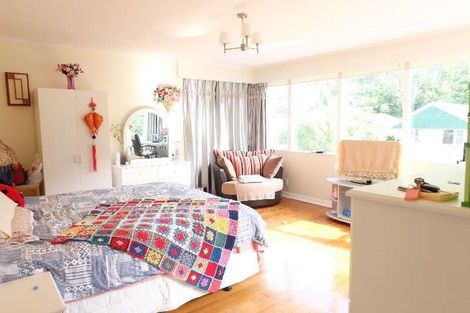 Photo of property in 142 Parkvale Road, Karori, Wellington, 6012