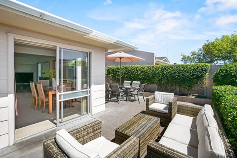 Photo of property in 68 Manu Crescent, Upper Vogeltown, New Plymouth, 4310