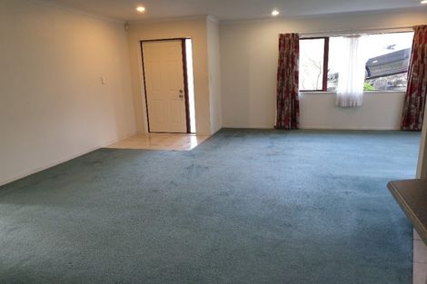 Photo of property in 8 Shah Place, Glen Eden, Auckland, 0602