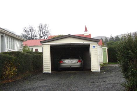Photo of property in 2 Freyberg Avenue, Sawyers Bay, Port Chalmers, 9023