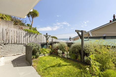 Photo of property in 2/238 The Esplanade, Island Bay, Wellington, 6023