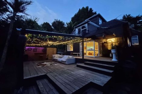 Photo of property in 1 Dorothy Road, Laingholm, Auckland, 0604