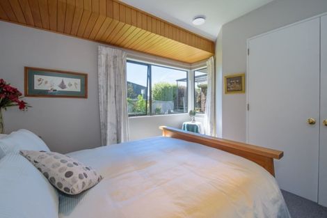 Photo of property in 25 Avalon Crescent, Fernhill, Queenstown, 9300
