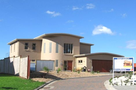 Photo of property in 8 Parani Court, Te Atatu Peninsula, Auckland, 0610