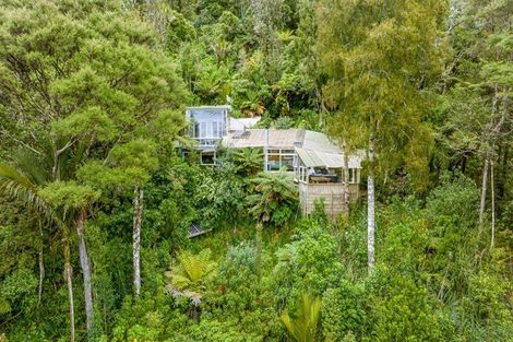 Photo of property in 408a Scenic Drive, Waiatarua, Auckland, 0612