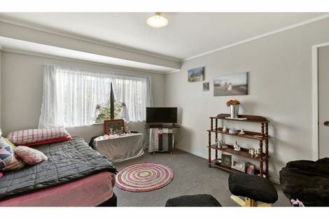 Photo of property in 2/8 Mcinnes Road, Weymouth, Auckland, 2103