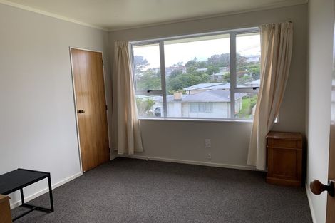 Photo of property in 4 Barclay Street, Newlands, Wellington, 6037