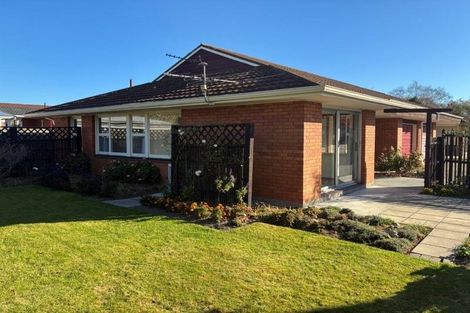 Photo of property in 2/7 Camberwell Place, Avonhead, Christchurch, 8042