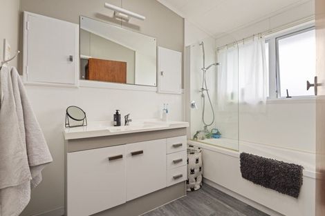 Photo of property in 28 Hammond Street, Marton, 4710