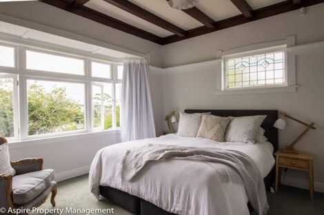 Photo of property in 21 Pupuke Road, Birkenhead, Auckland, 0627