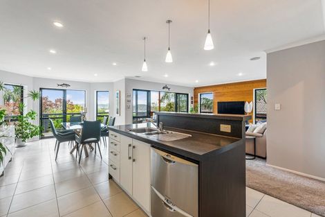 Photo of property in 10 Anchorite Way, Red Beach, 0932