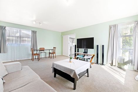 Photo of property in 1/8 Edwards Avenue, Henderson, Auckland, 0610