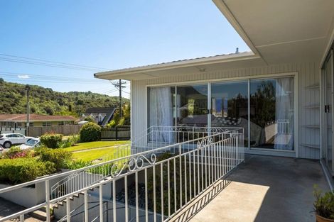 Photo of property in 128 Waikawa Road, Picton, 7220