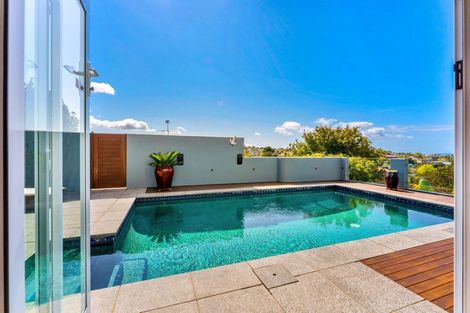 Photo of property in 7 Elizabeth Place, Mairangi Bay, Auckland, 0630