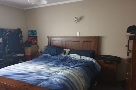 Photo of property in 2/126 Redwood Avenue, Tawa, Wellington, 5028