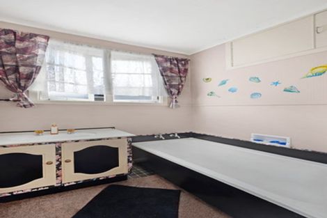 Photo of property in 1/20 Takutai Avenue, Bucklands Beach, Auckland, 2012