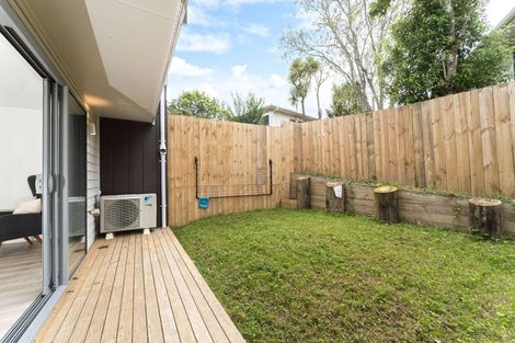 Photo of property in 6d Buisson Glade, West Harbour, Auckland, 0618