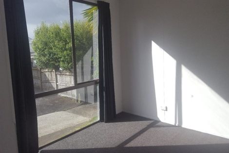 Photo of property in 1/141 Carnoustie Drive, Wattle Downs, Auckland, 2103