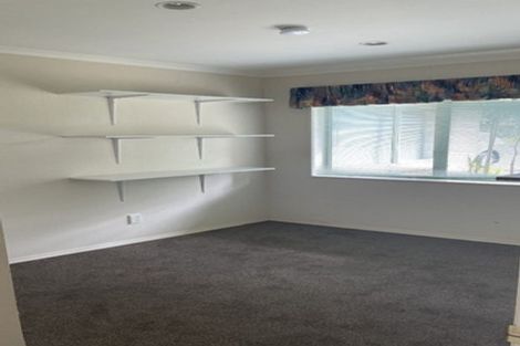 Photo of property in 17 Summerland Drive, Henderson, Auckland, 0612