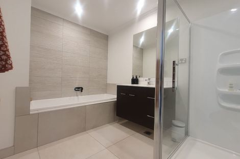 Photo of property in 18 Hobsonville Point Road, Hobsonville, Auckland, 0616