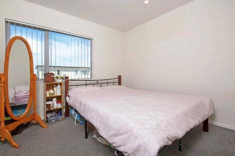 Photo of property in 35/11 Ray Small Drive, Papakura, 2110