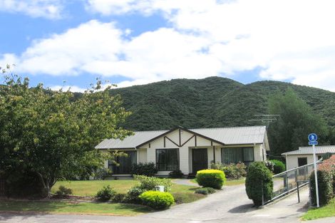 Photo of property in 42 Delaware Grove, Totara Park, Upper Hutt, 5018
