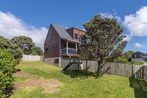 Photo of property in 11 Waiheke Street, Waikanae Beach, Waikanae, 5036