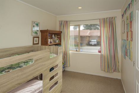 Photo of property in 28 Carlas Way, Ranui, Auckland, 0612