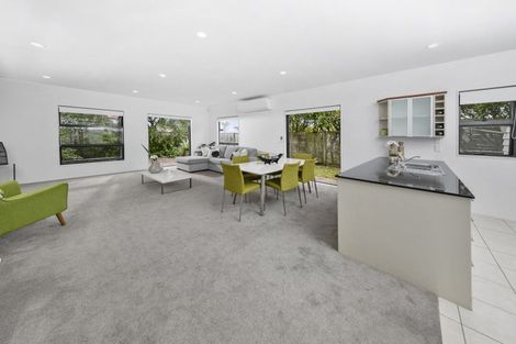 Photo of property in 4/40 Scarlet Oak Drive, Schnapper Rock, Auckland, 0632