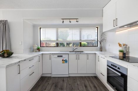 Photo of property in 6a Esmeralda Street, Welcome Bay, Tauranga, 3112