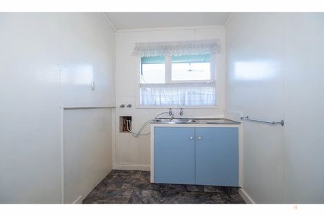 Photo of property in 1 Cashel Street, Waimate, 7924