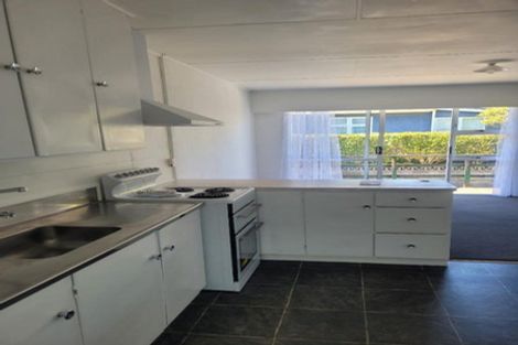 Photo of property in 8 Simons Street, Moturoa, New Plymouth, 4310