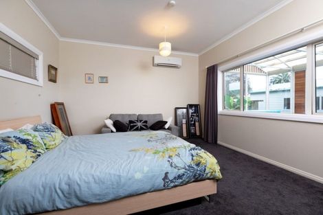 Photo of property in 80 Paynters Avenue, Strandon, New Plymouth, 4312