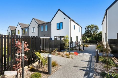 Photo of property in 130 Cambridge Terrace, Fairfield, Lower Hutt, 5011