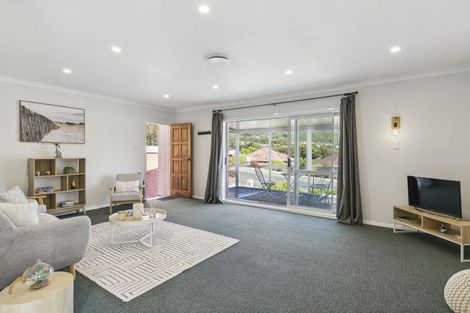 Photo of property in 73 Taylor Terrace, Tawa, Wellington, 5028