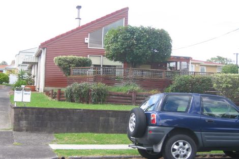 Photo of property in 2/23 College Road, Northcote, Auckland, 0627