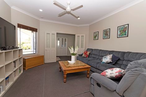 Photo of property in 12 Amber Place, Waimauku, 0812