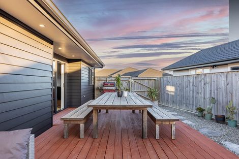 Photo of property in 10 Cyprus Place, Fitzherbert, Palmerston North, 4410