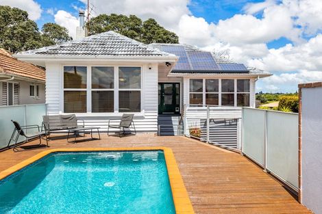 Photo of property in 10 Weona Place, Westmere, Auckland, 1022